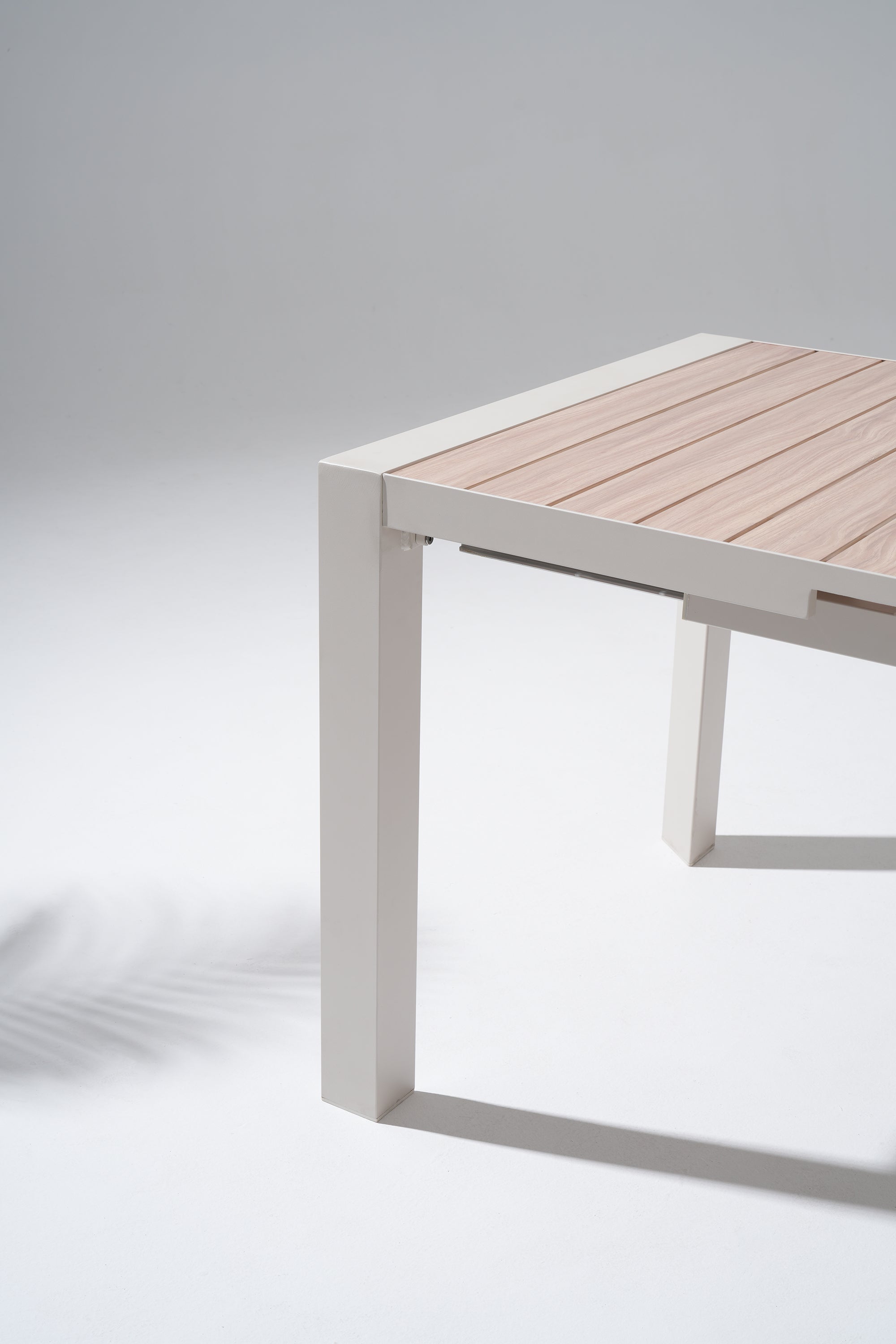 Irati Extendable Aluminum Outdoor Dining Set for 6-8 Seats, Oyster White, Rope Design, Heat‑Transfer Wood‑Look Tabletop