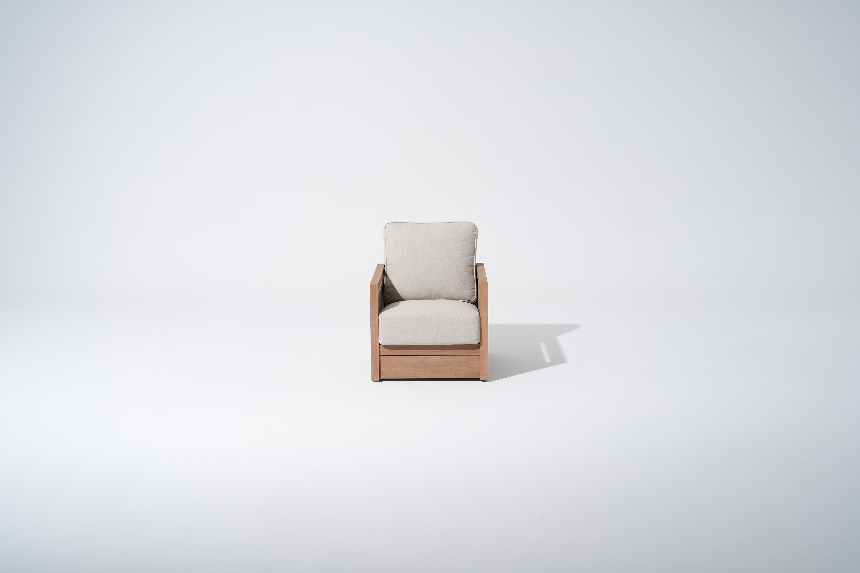 Modern armchair with acacia wooden frame and beige cushion