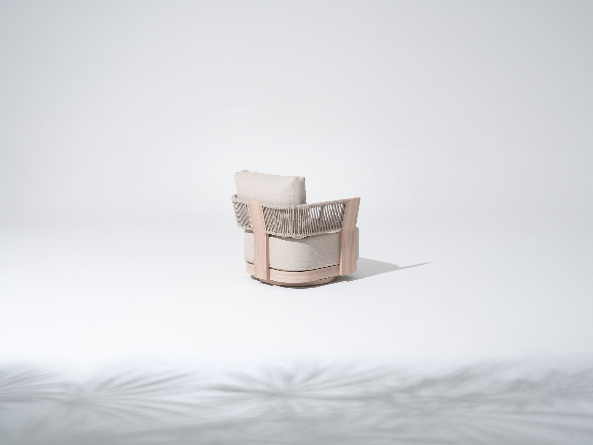 Bosa Rope Rattan Outdoor Swivel Chair, Wood‑Look Aluminum Frame, Linen Olefin Cushion