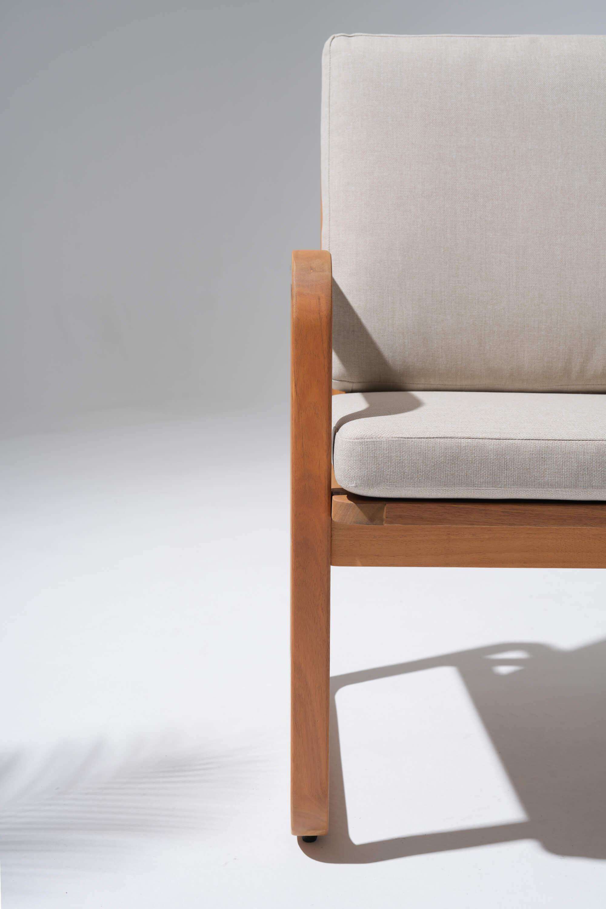 Chair with acacia wooden frame and light gray cushion