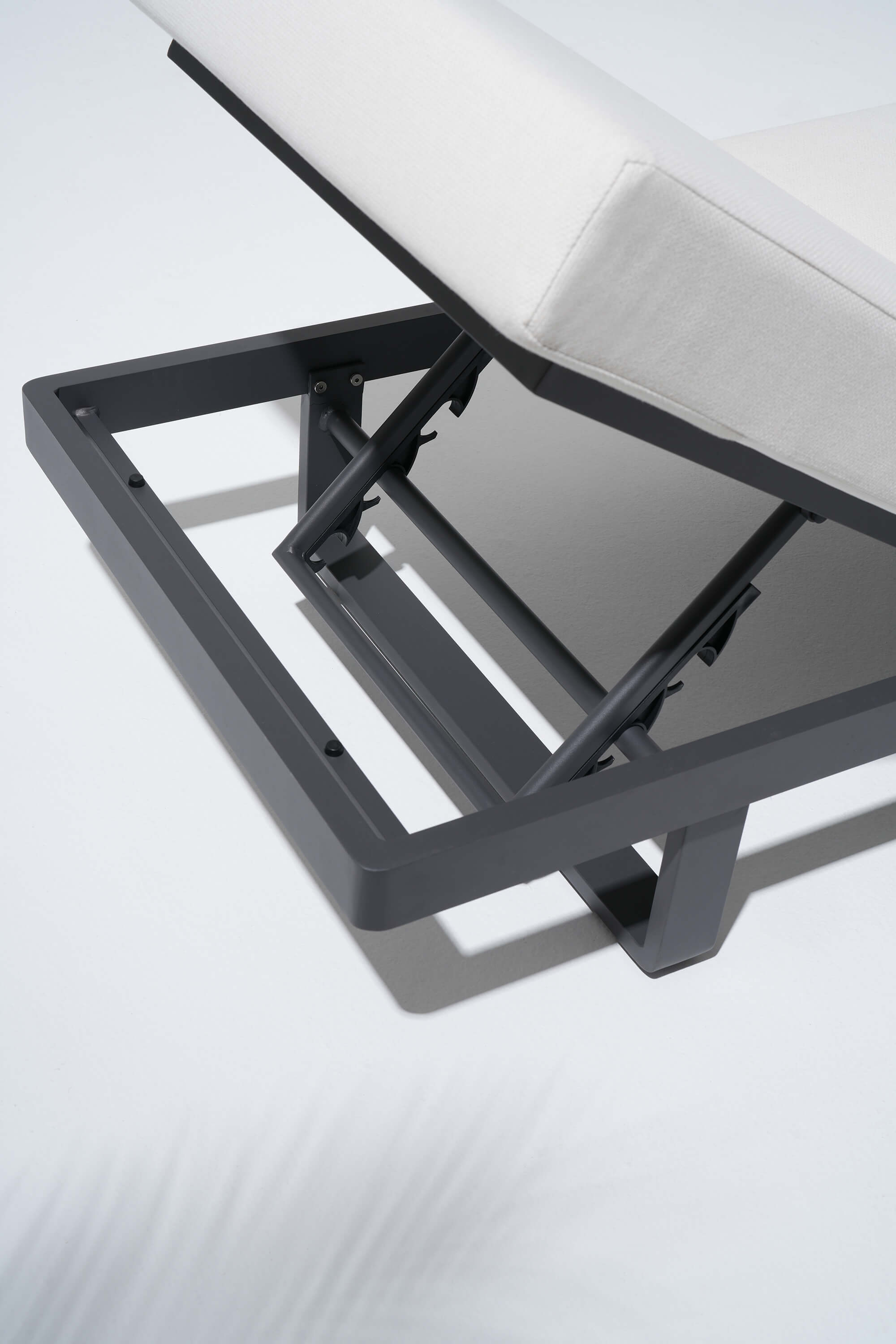 Addison outdoor sectional dark gray aluminum frame and adjustable backrest