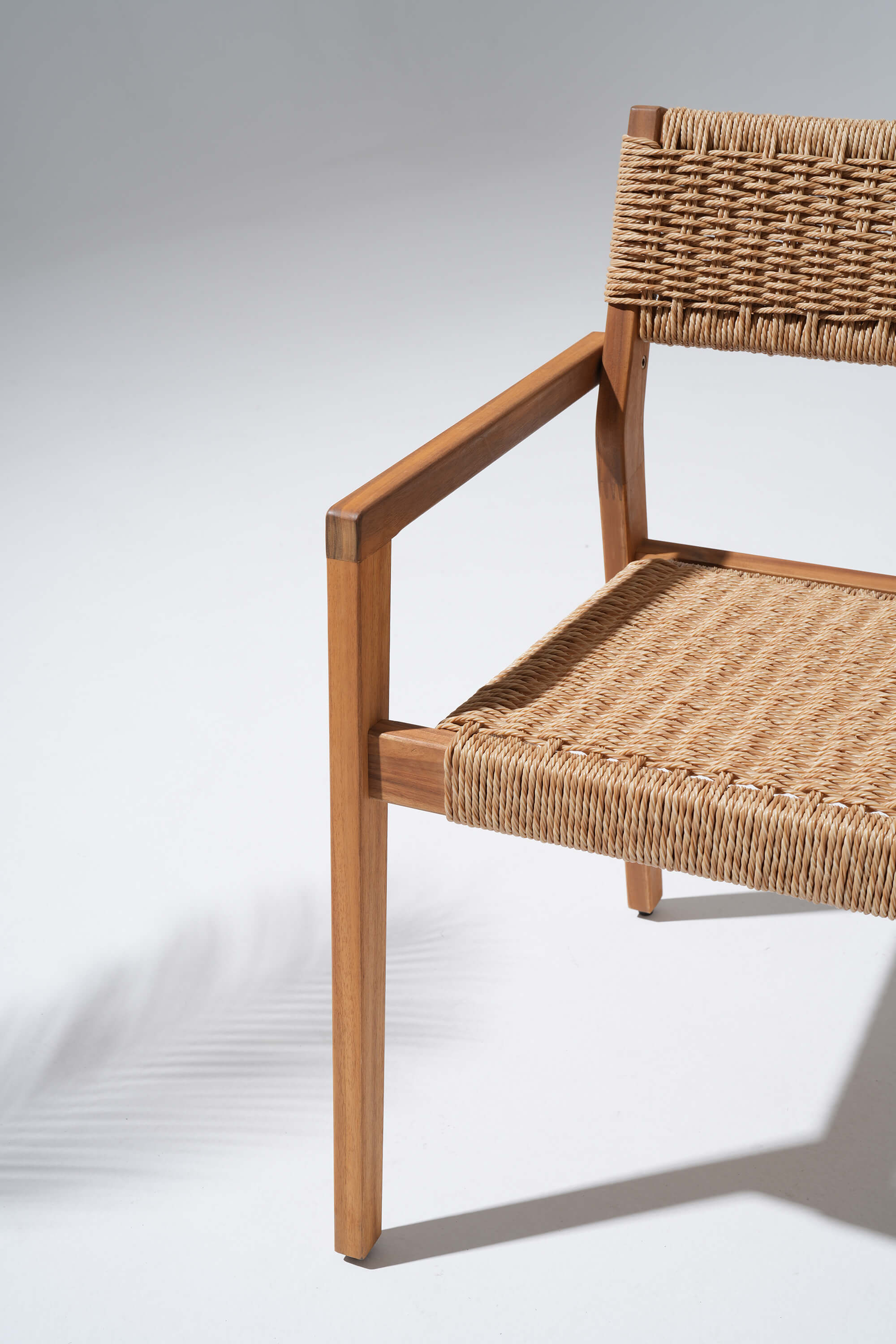 Woven chair with acacia wooden frame