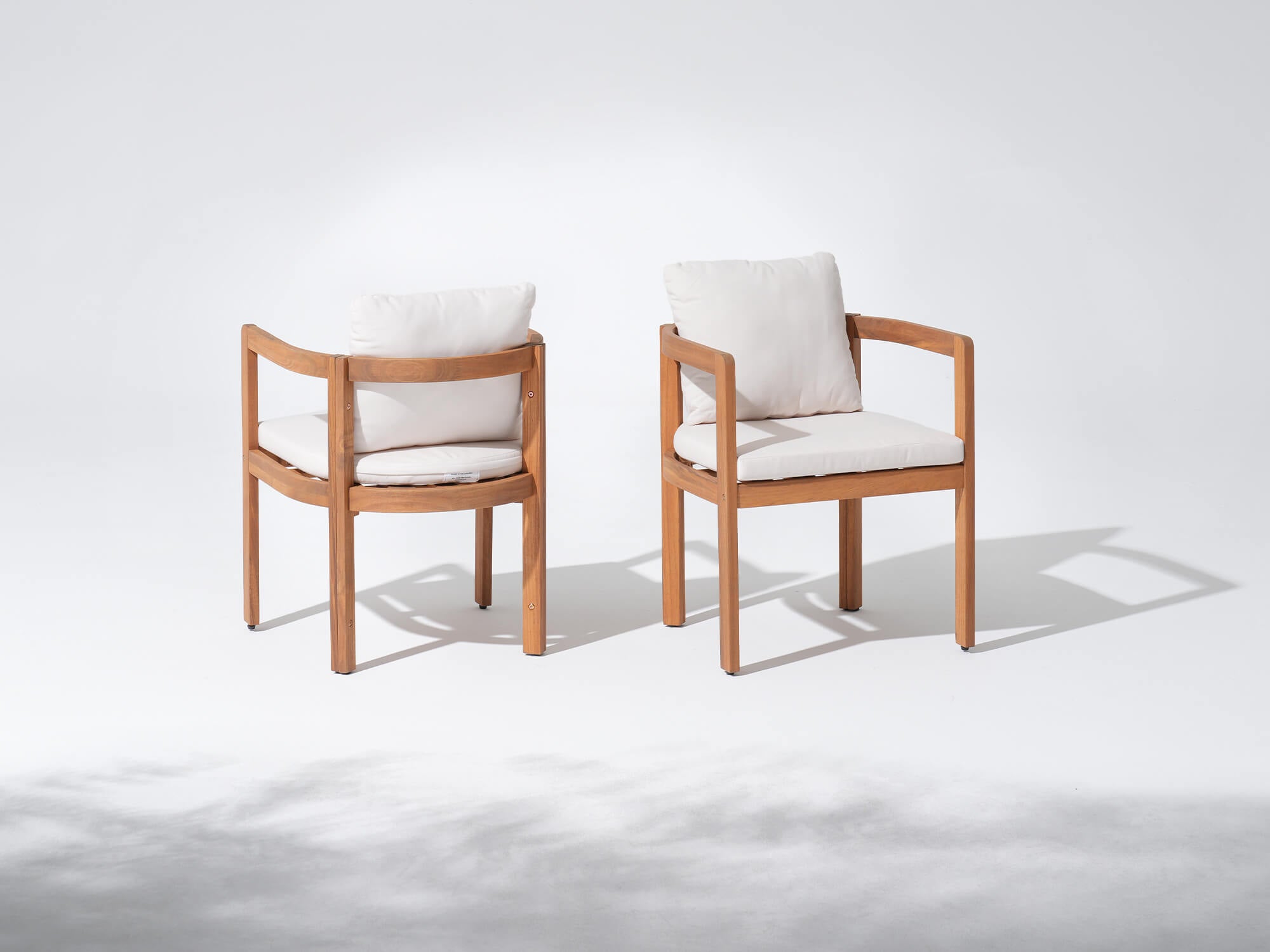 acacia wooden outdoor dining chairs with curved backrest and cushions- Jardina Modern Premium Patio Outdoor Furniture#Size_2 Chairs