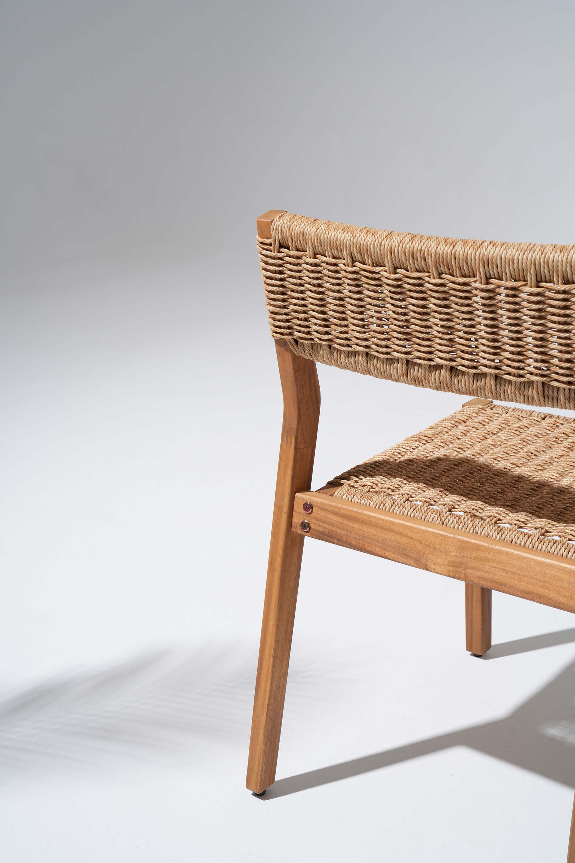 Wicker chair with acacia wood frame