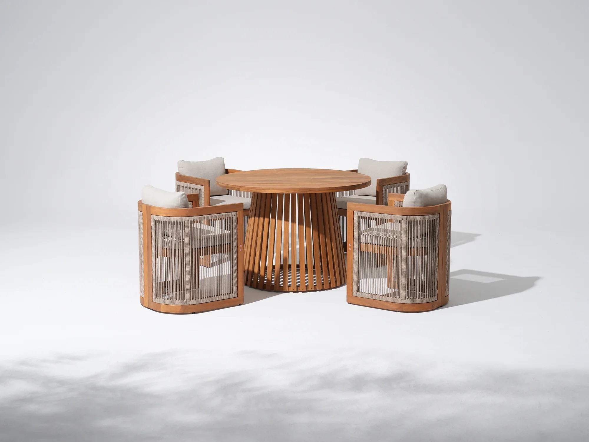 round acacia Wooden outdoor furniture set with table and 4 chairs for 4 people - Jardina Premium Modern Outdoor Dining Furniture