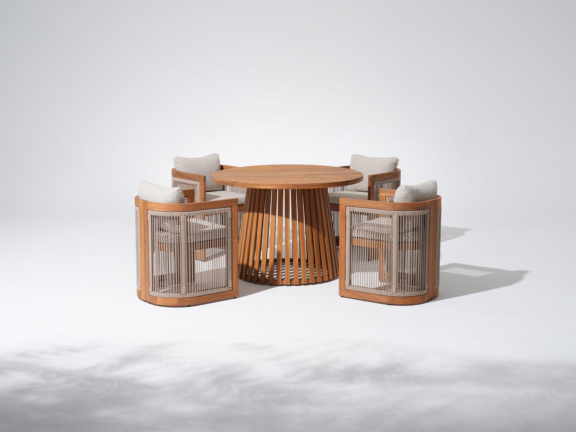 round acacia Wooden outdoor furniture set with table and 4 chairs for 4 people - Jardina Premium Modern Outdoor Dining Furniture