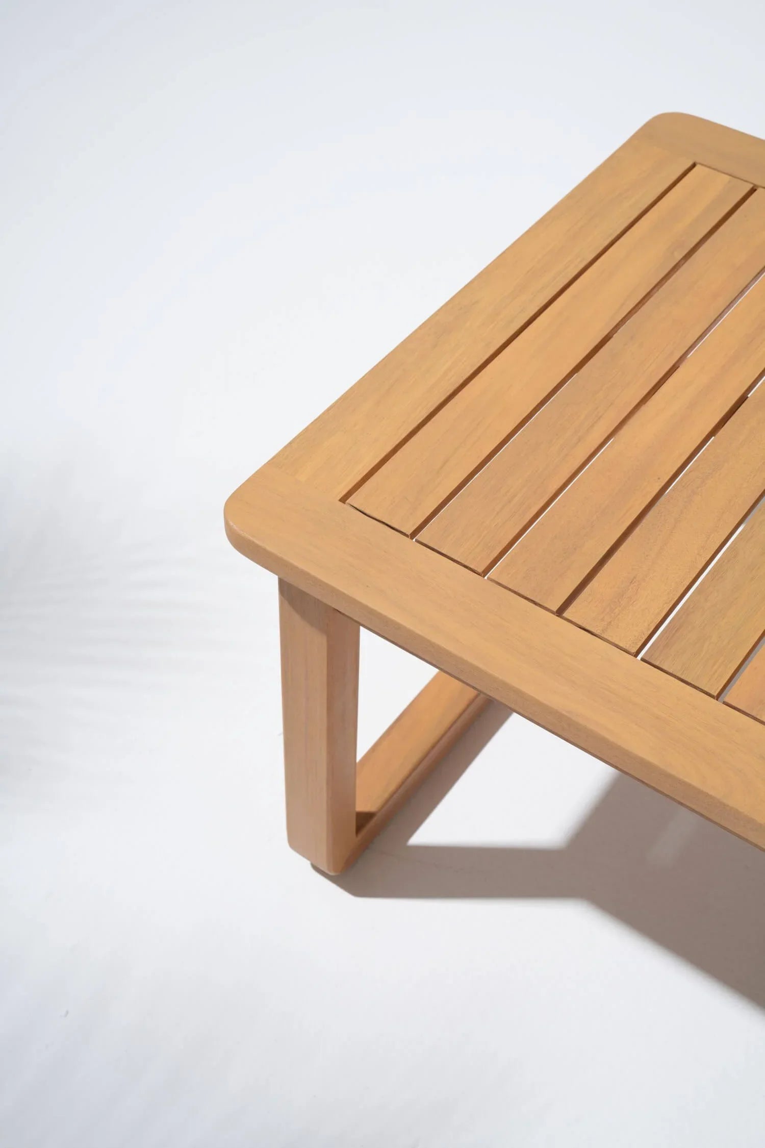 Noto outdoor coffee table wooden top detail - Jardina Modern Premium Outdoor Patio Furniture
