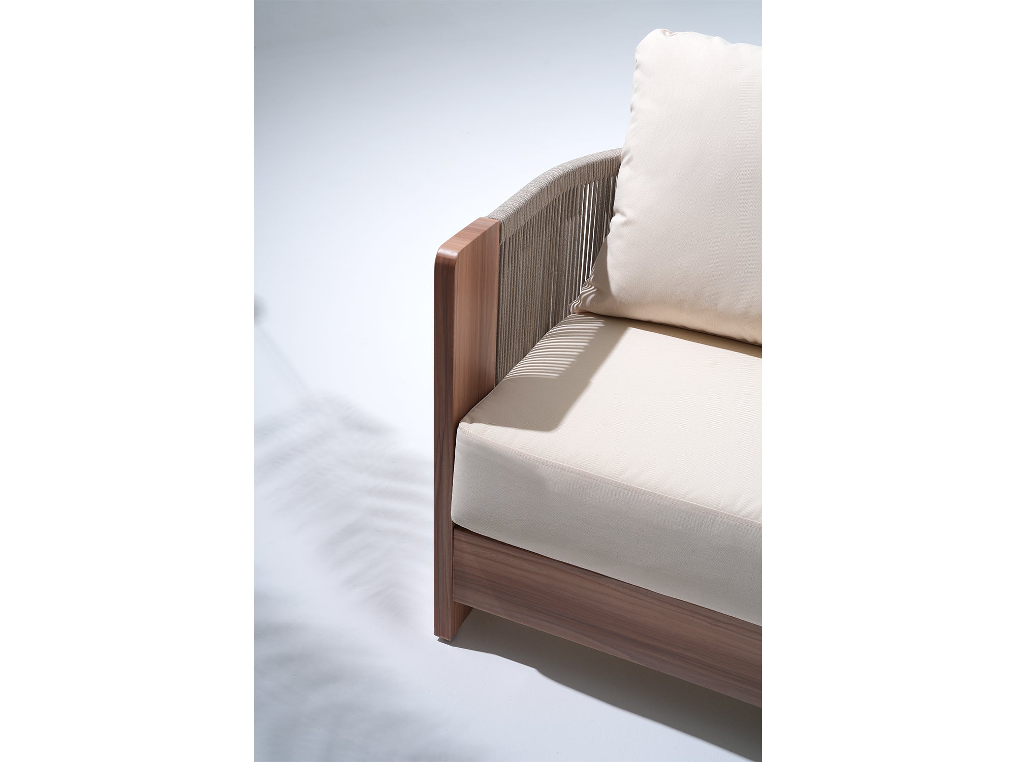 Irati Outdoor furniture Set armrest detail - Jardina Premium Modern Outdoor Patio Furniture