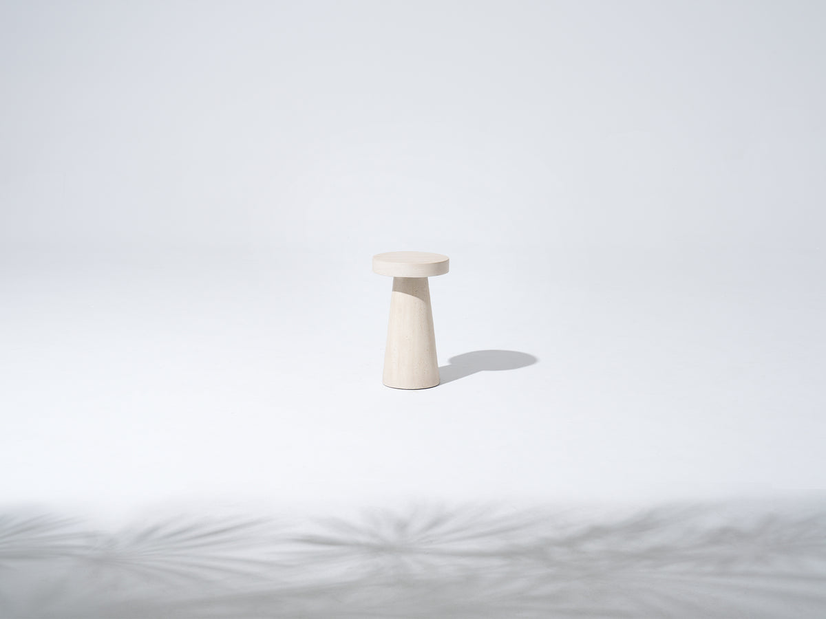 Cassie & Matera Wood-Look Aluminum Outdoor Swivel Chair Set with Concrete Side Table, 360° Rotating & Textured White Cushon