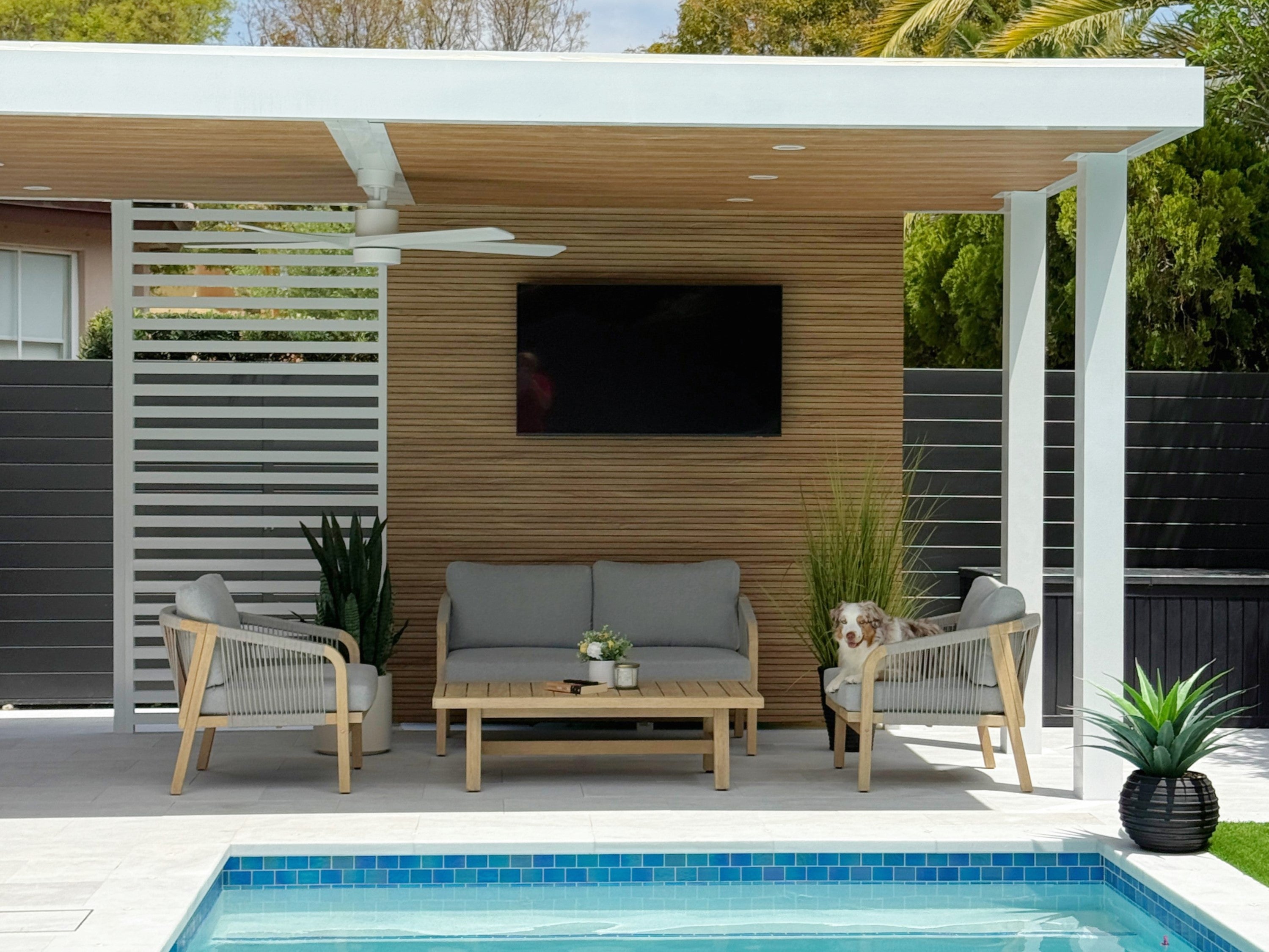 Thalea 4-Piece Textured Wooden Outdoor Conversation Set with Gray Cushions