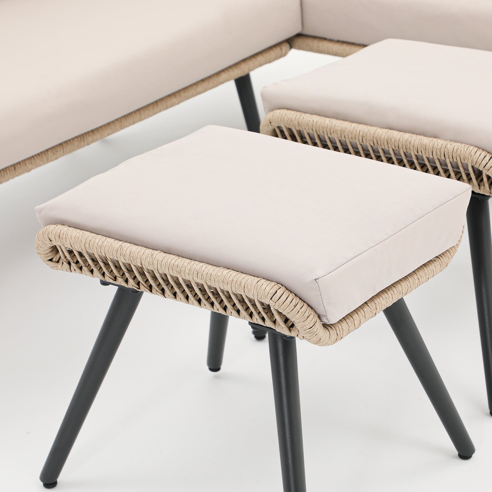 Hallerbos natural outdoor rattan ottoman with steel frame, beige cushion, cushion detail - Jardina Furniture#Color_Natural