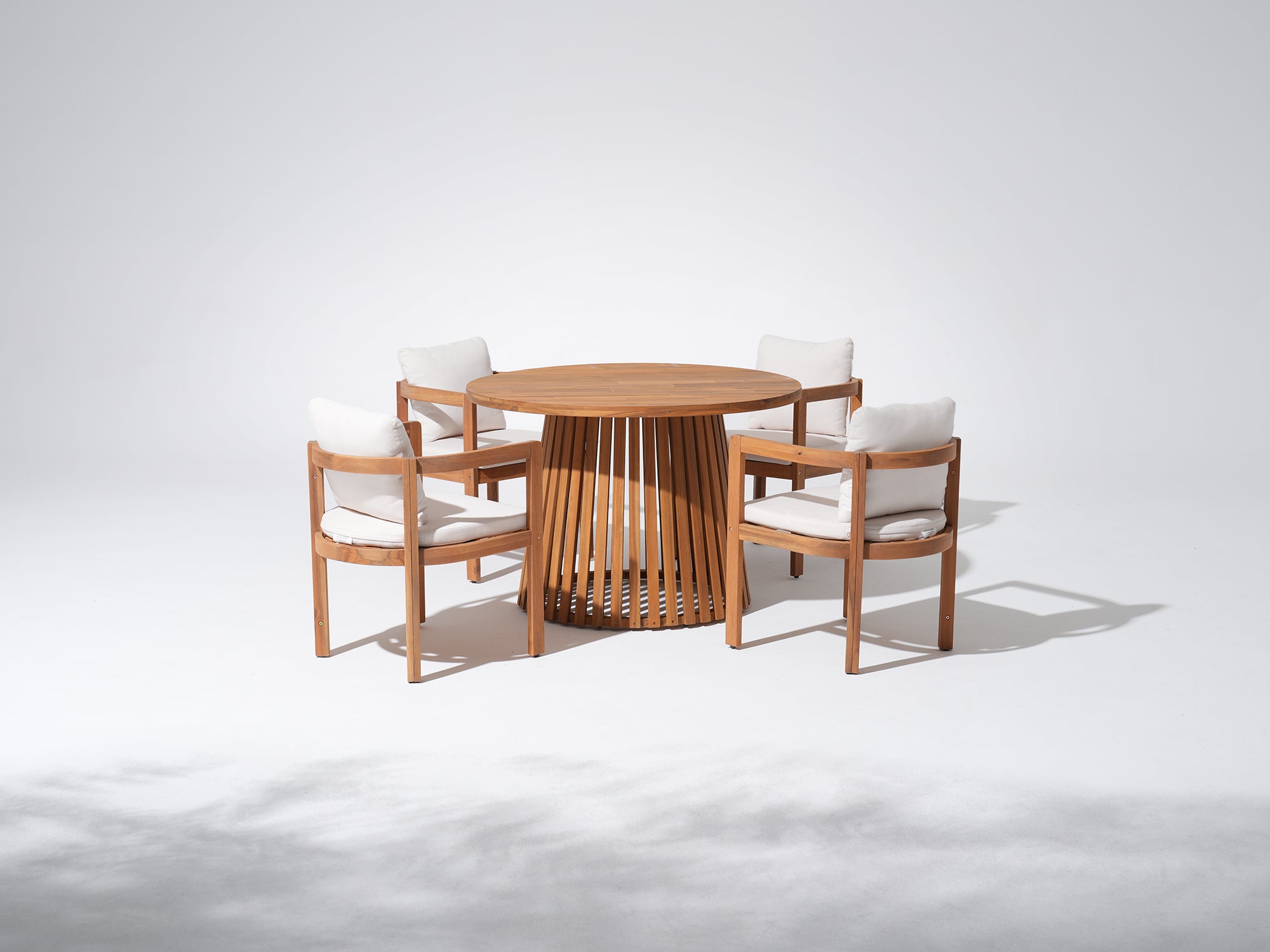 acacia Wooden outdoor round table and chairs set for 4 people - Jardina Premium Modern Outdoor Dining Furniture