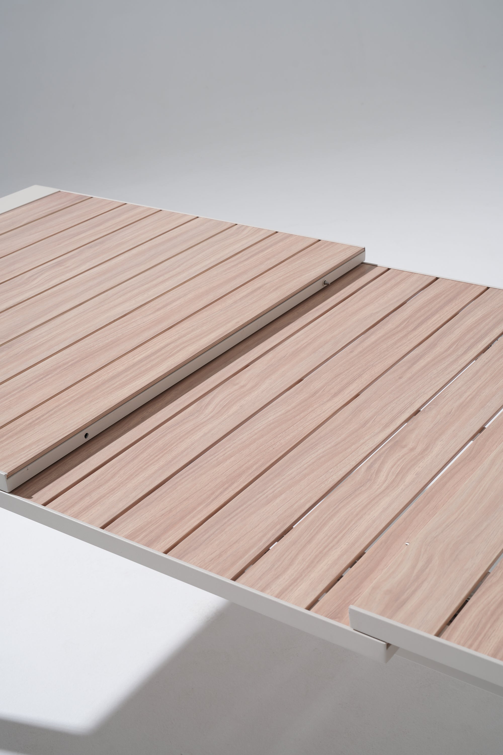 Irati Extendable Aluminum Outdoor Dining Set for 6-8 Seats, Oyster White, Rope Design, Heat‑Transfer Wood‑Look Tabletop