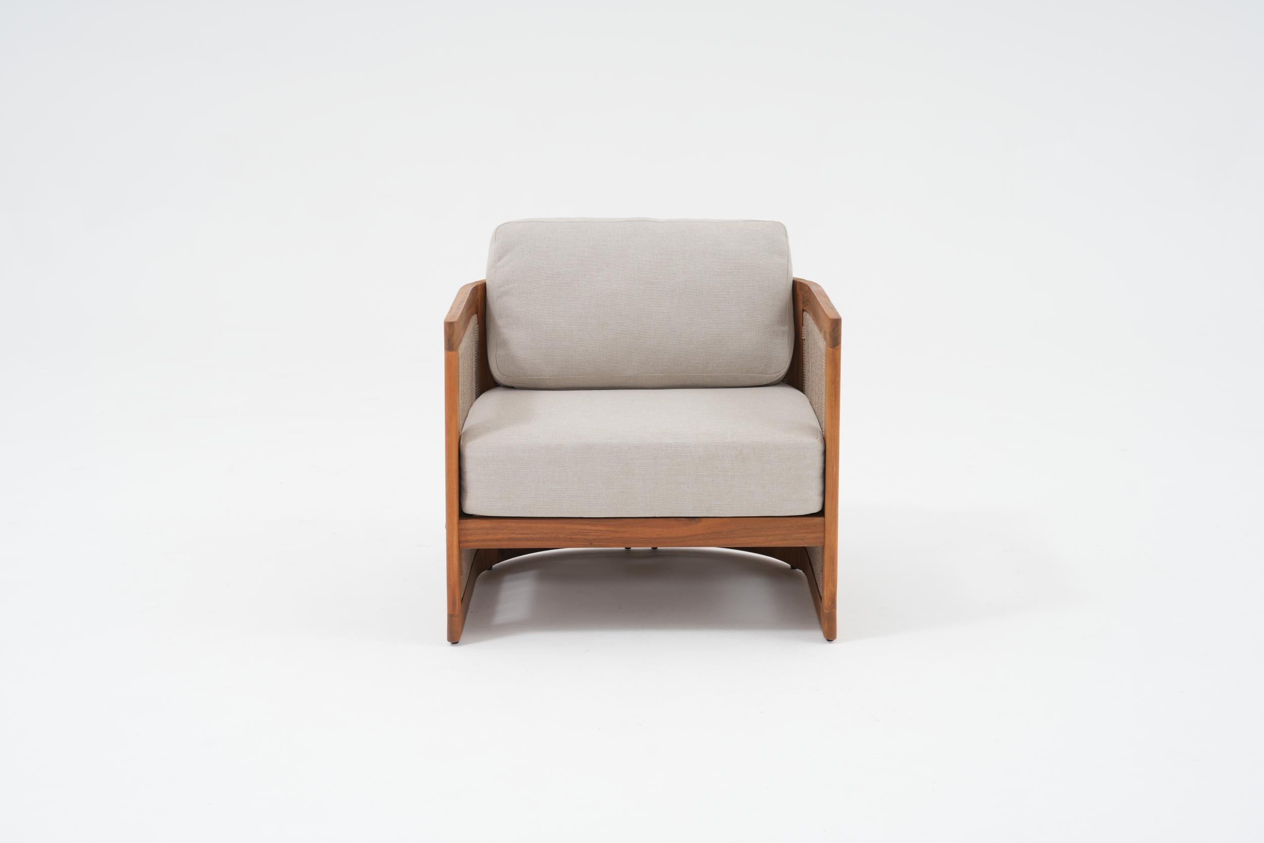 Mori Wooden Lounge Chair with Rope Design