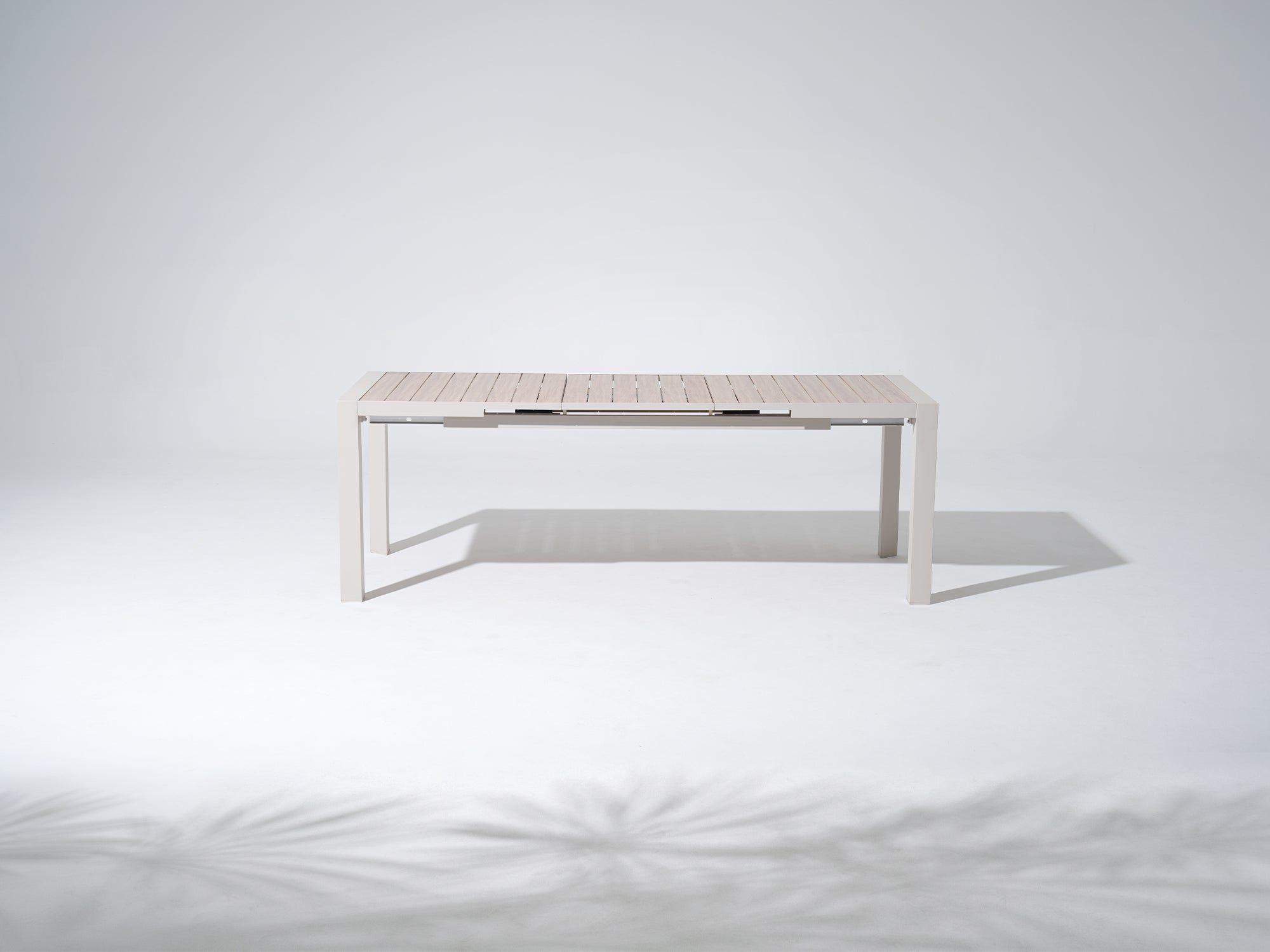 Outdoor Extendable Aluminum Slat Dining Table for 6‑8 People, Light Beige, 65.9"‑88.4"