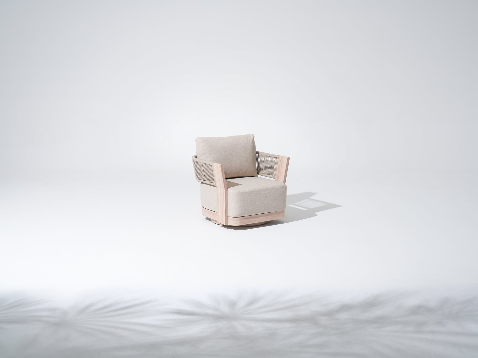 Bosa Rope Rattan Outdoor Swivel Chair, Wood‑Look Aluminum Frame, Linen Olefin Cushion