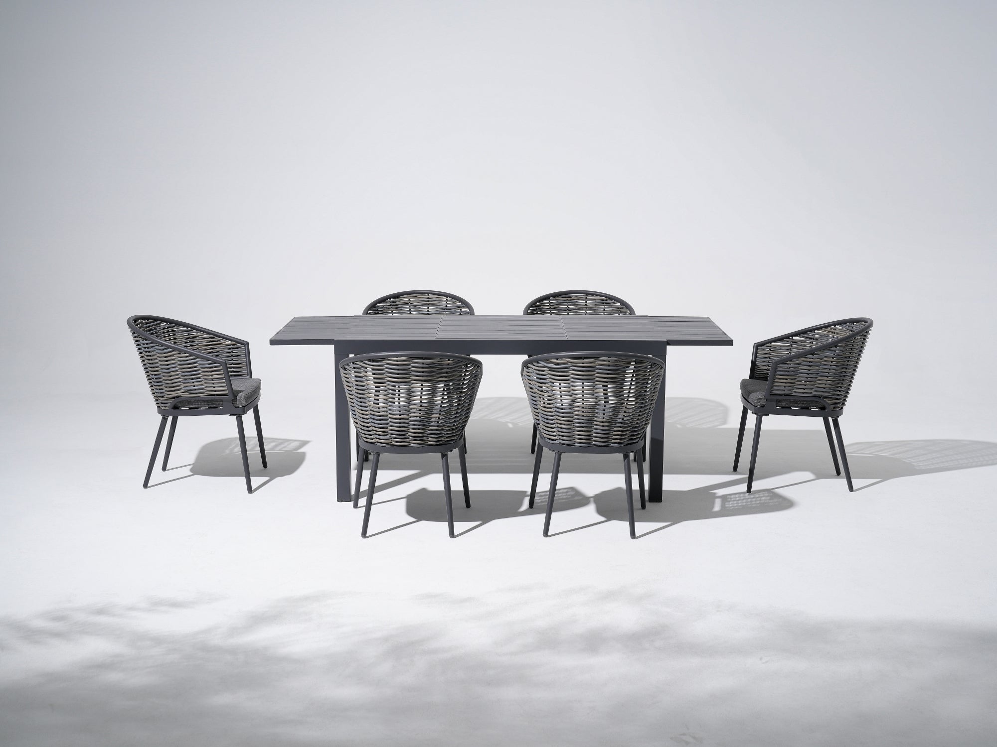 Burano 6-8 Person Outdoor Dining Set with Extendable Table, Aluminum and Wicker