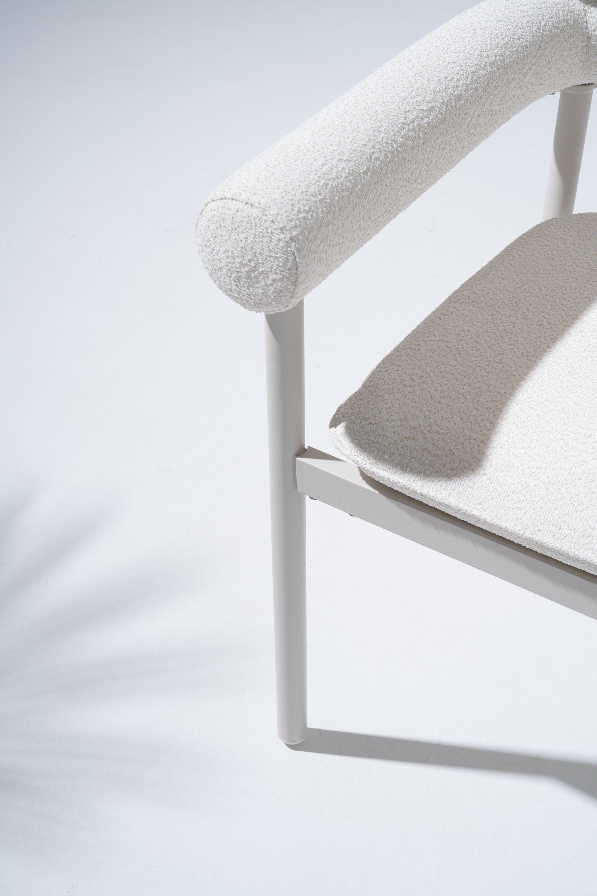 Cassis Aluminum Outdoor Dining Chair, Textured White Cushon Set of 2/4/6