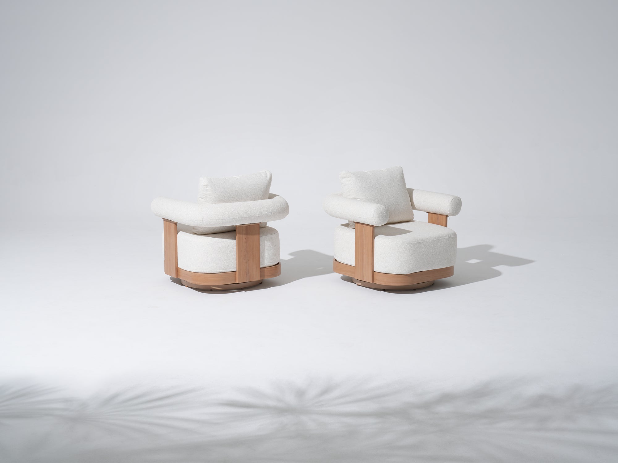 Cassie Wood-Look Aluminum Outdoor Swivel Club Chair, 360° Rotating, Textured White Cushon