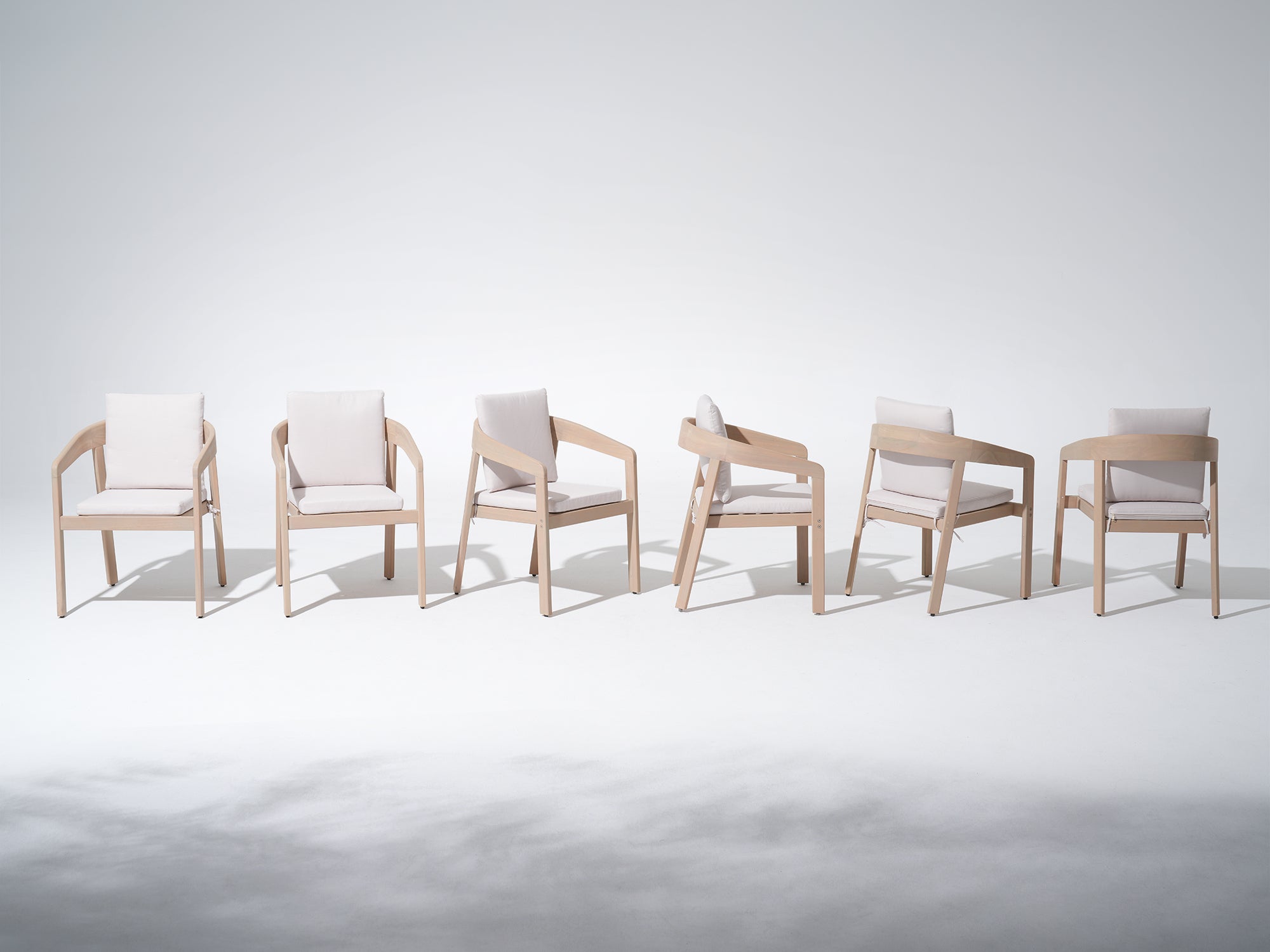 Eucalyptus Wood Outdoor Dining Chairs With Curved Backrest, White Cushions, 6 chairs