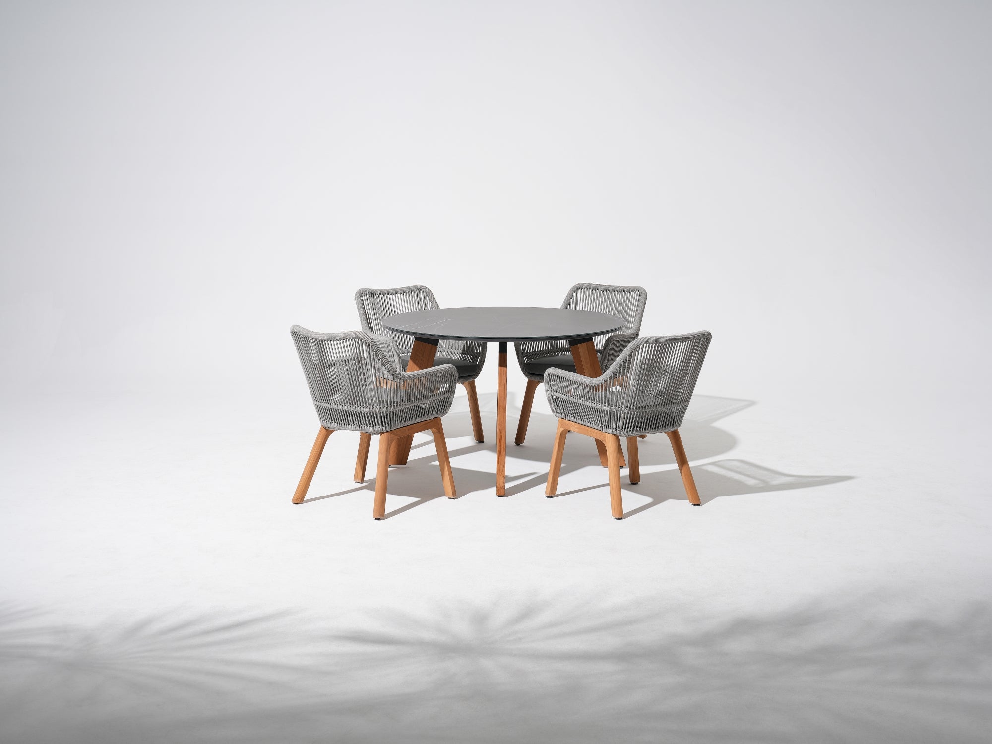 Plena Round Outdoor Dining Set For 4 People in Teak