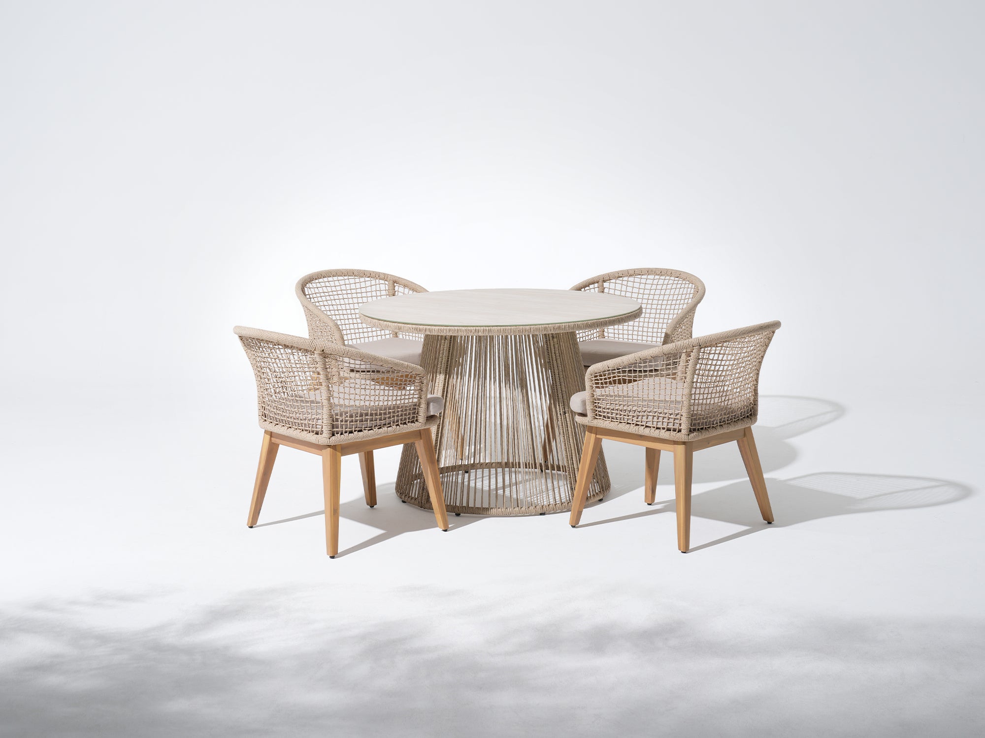Noto Round Wooden Patio Dining Set with for 4 People, Checkerboard Woven Chairs