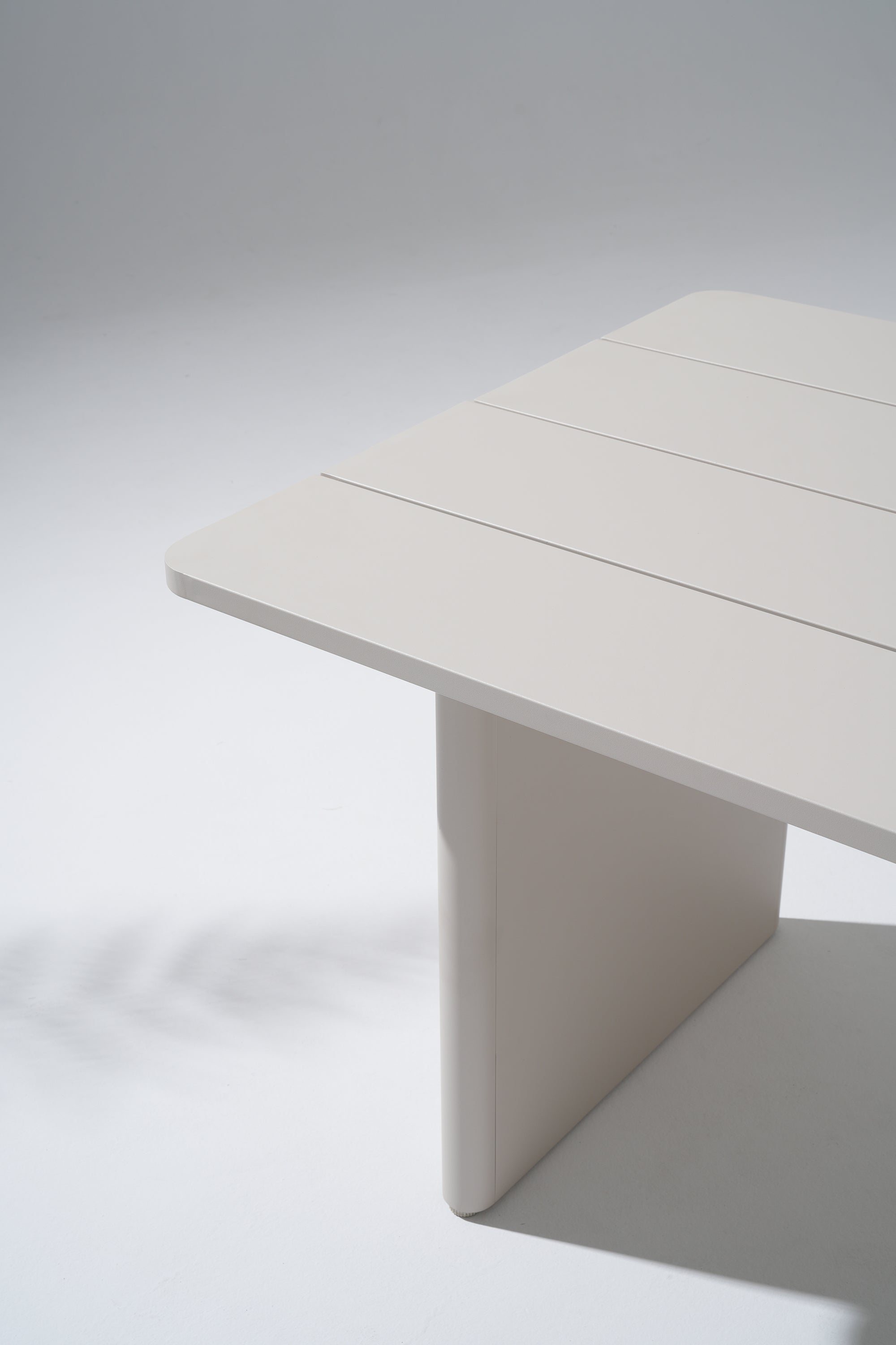 Aluminum Slat Outdoor Dining Table for 6-8 People, Oyster White & Charcoal & Light Beige, 86.6''